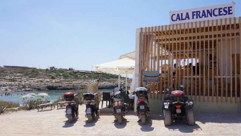 In spiaggia a Cala Francese